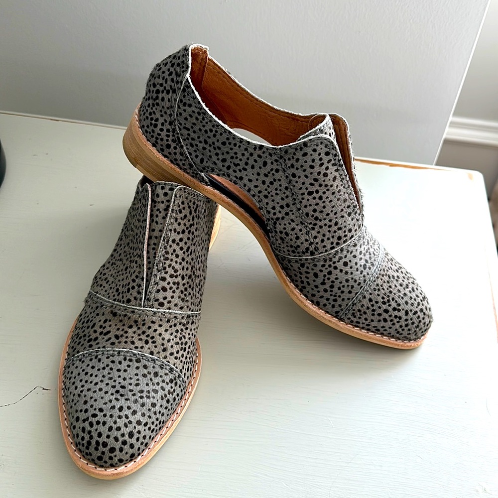 Ladies slip on loafer size 40